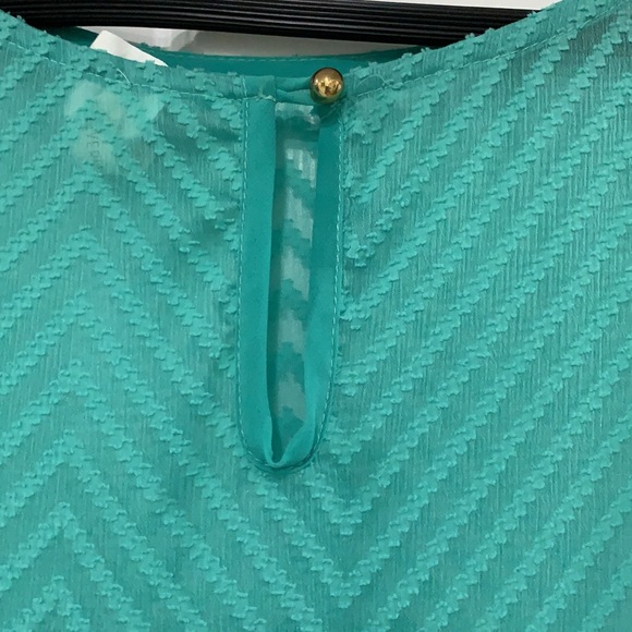 Everly, Like New, Mint Green High/Low Top - Picture 5 of 7